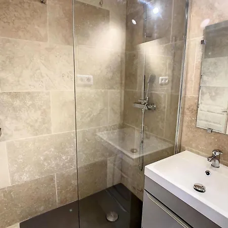 Welcoming Holiday In With Terrace Holiday home